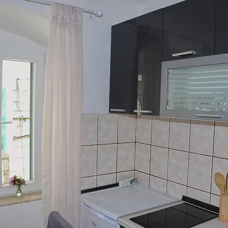 Center Apartment Split